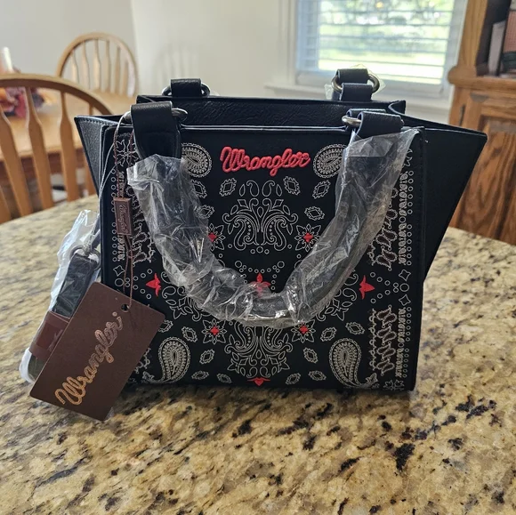 Wrangler Black and Red Women's Bag - Picture 2 of 5